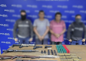 Dos aprehendidos por presunta tenencia de armas en Guayaquil