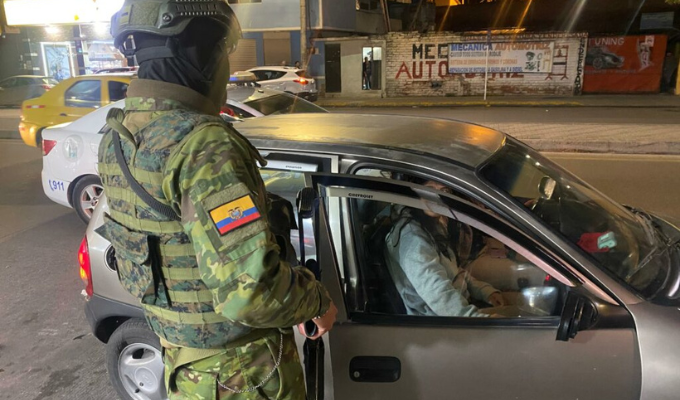 Segunda noche de toque de queda dejó 131 detenidos en Ecuador