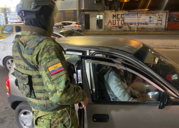 Segunda noche de toque de queda dejó 131 detenidos en Ecuador