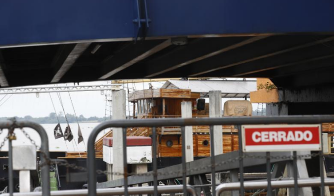 Barco Morgan seguía cerrado tras alerta por mancha en el río Guayas