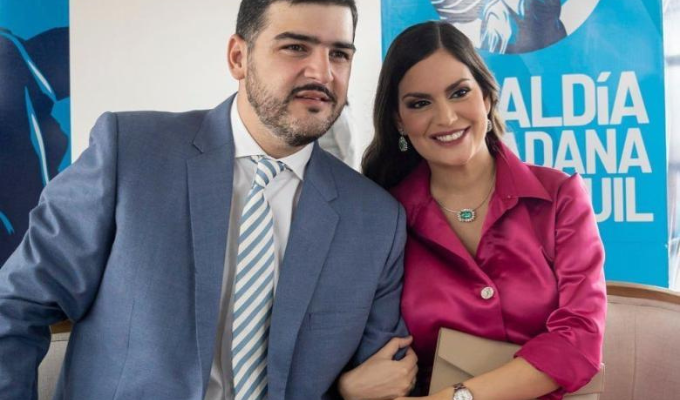 Aquiles Álvarez gritó “te amo” a su esposa al salir de la audiencia