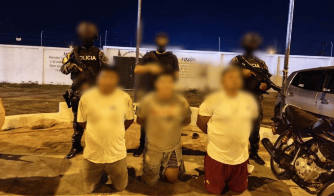 Caen tres sospechosos por extorsión y frenan amenazas a buses