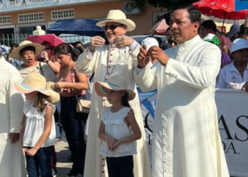 Fe, cantos y ayuda a madres marcaron una jornada que emocionó a Daule