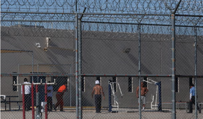 Mexicano muere bajo custodia del ICE en centro de detención