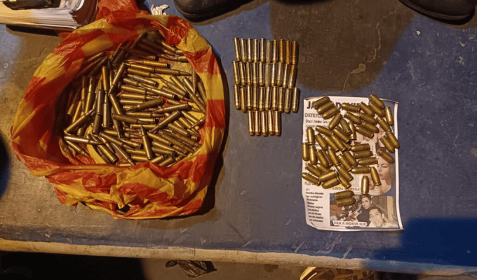 Policía descubre armas y panfletos con amenazas en Portoviejo