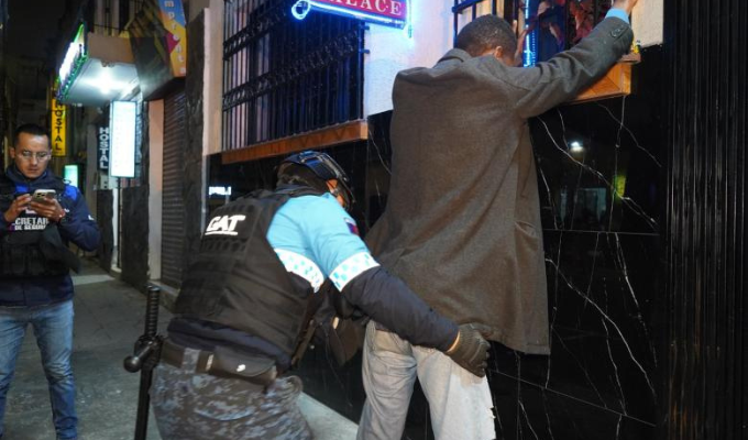 Hallan a persona con grillete electrónico en fuerte operativo en Quito