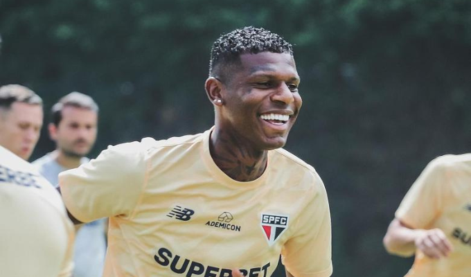 Sao Paulo aparta a Robert Arboleda y crece la tensión por su ausencia