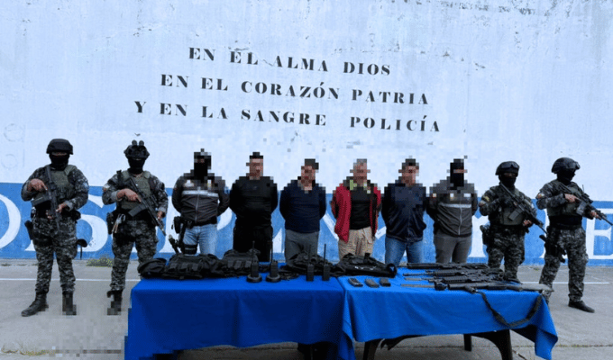 Cuatro aprehendidos y armas de guerra en operativo en Ponce Enríquez
