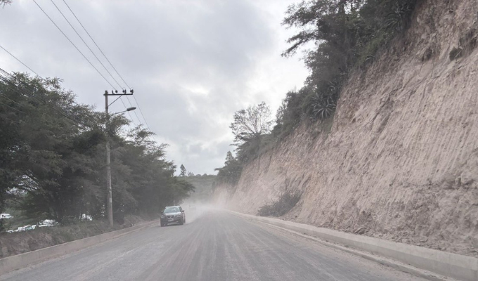 Vía Nayón-Cumbayá sigue a medias