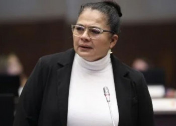 Asambleísta se quiebra en el Pleno por pedido de su bancada