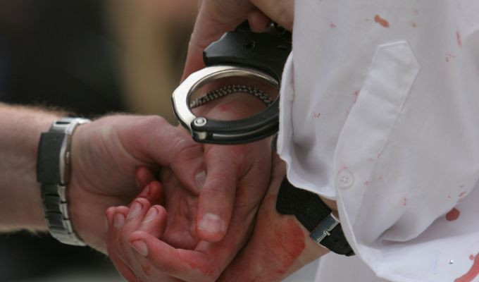 Cae urólogo en Medellín tras denuncias de abuso a decenas de pacientes