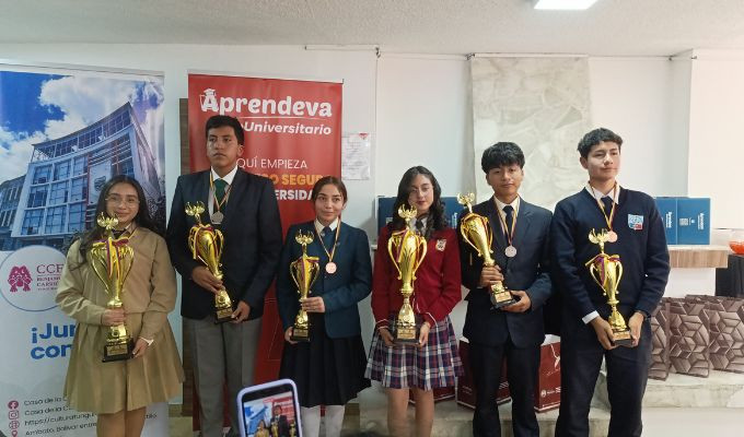 Jóvenes de Tungurahua brillan en concurso de oratoria