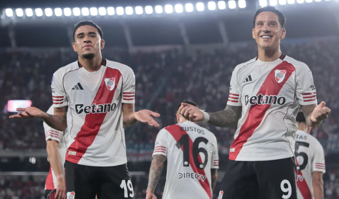 Kendry Páez vuelve a brillar y se roba las miradas por un gesto viral