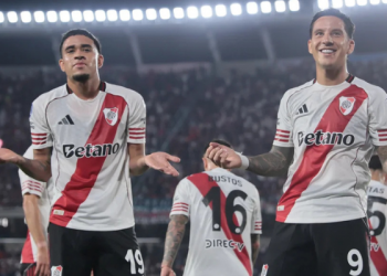 Kendry Páez vuelve a brillar y se roba las miradas por un gesto viral