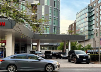 FMI alerta por petróleo de hasta $100 en 2026 y Ecuador lo siente