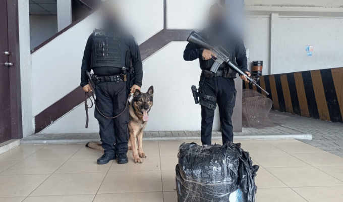 Cae encomienda con más de 11 mil dosis de cocaína en Manta