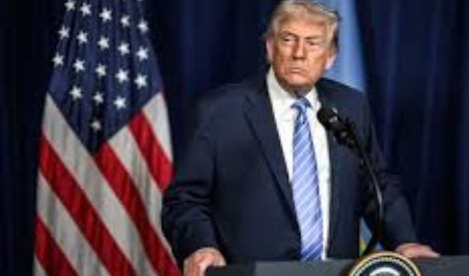 Trump asegura que Ormuz sigue abierto y lanza una nueva amenaza