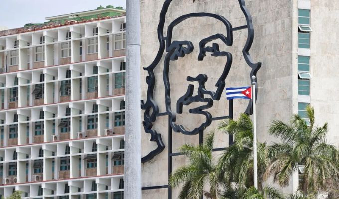 China mete presión y pide a Estados Unidos que quite el bloqueo a Cuba