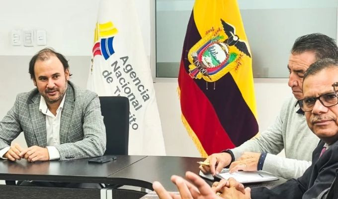 ANT se sienta con transportistas en medio del enojo