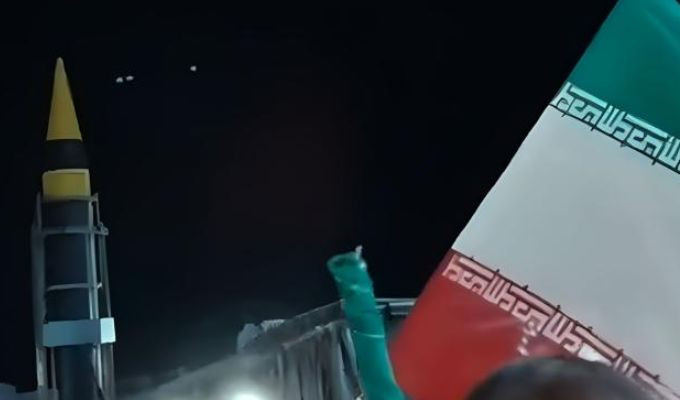 Trump alarga la tregua con Irán, pero el pulso militar sigue vivo