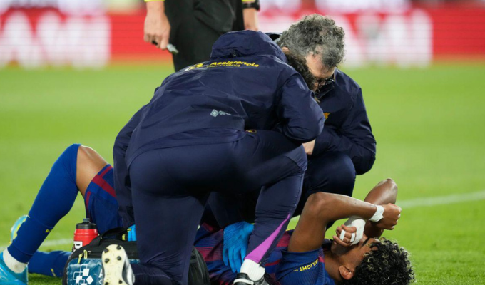 Lamine Yamal enciende alarmas tras salir lesionado con el Barcelona