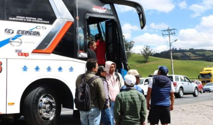 Gobierno pone sobre la mesa más meses de ayuda para transportistas