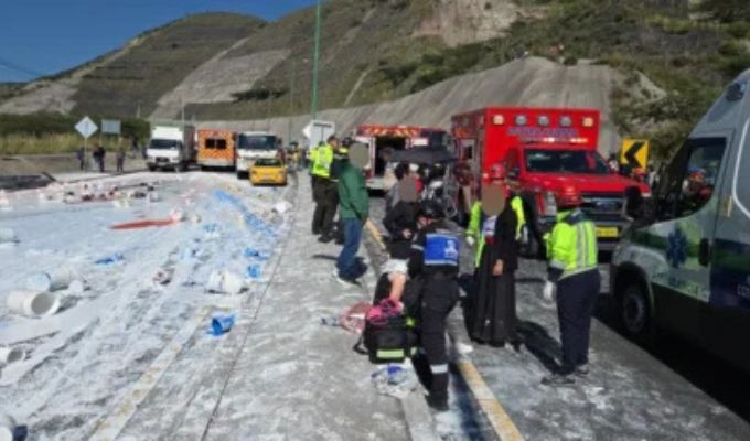 Mañana trágica en Oyacoto: choque entre bus y camión deja un fallecido