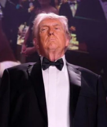 Trump y Melania salen protegidos tras tiroteo afuera de la cena