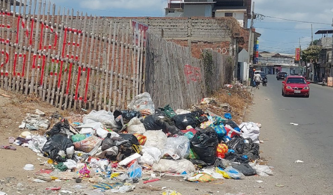 Basura ahoga a Manta y el Gobierno mete presión