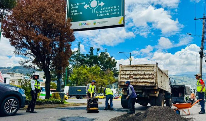 Avenida Atahualpa sigue en obra y Ambato mueve el bacheo en un tramo