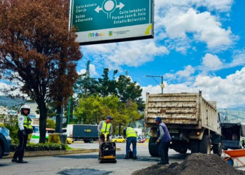 Avenida Atahualpa sigue en obra y Ambato mueve el bacheo en un tramo