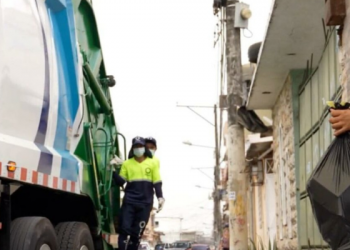 Guayaquil ajusta la recolección de basura por el toque de queda