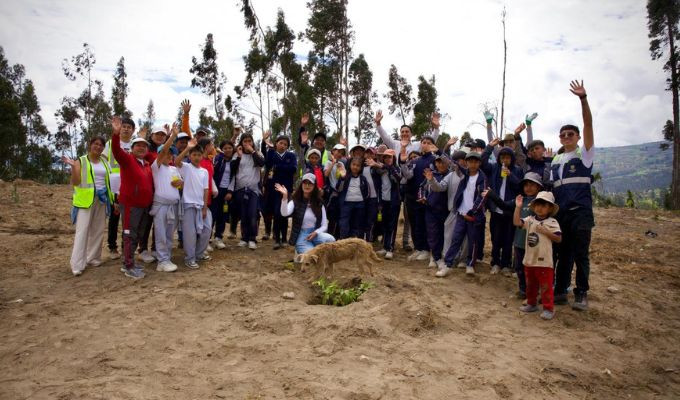 Minga ambiental llena de vida al estadio 10 de Agosto