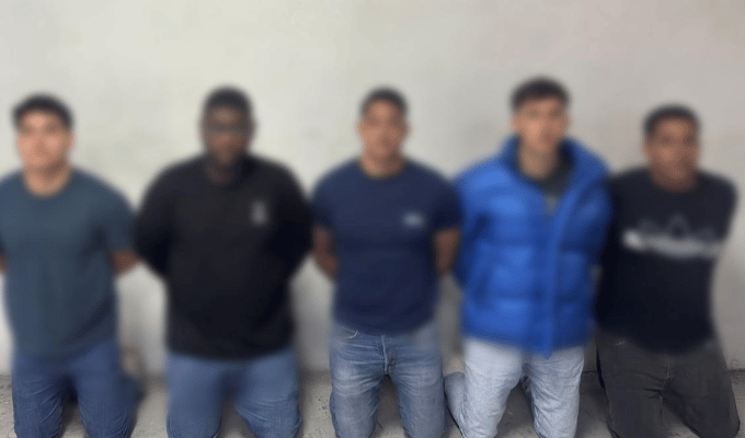 Caen cinco presuntos extorsionadores en Quito tras operativo