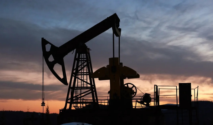 Petróleo WTI pega un salto y cierra en $106,8 por crisis entre EE.UU.