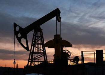 Petróleo WTI pega un salto y cierra en $106,8 por crisis entre EE.UU.