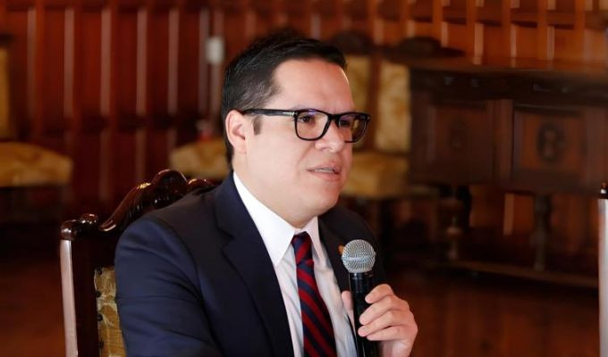 José Julio Neira dispara contra Pabel Muñoz por el caos de buses