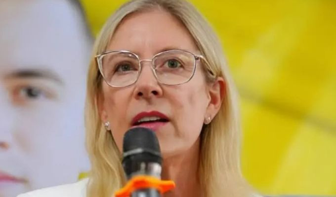 Annabella Azín mueve ficha con ley para rescatar empresas en crisis