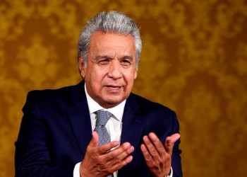 Lenín Moreno vuelve a Ecuador y niega haber tocado dinero de Sinohydro