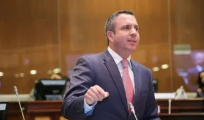 Guillermo Celi acusa a Mauricio Rodas tras su expulsión de Suma