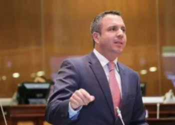 Guillermo Celi acusa a Mauricio Rodas tras su expulsión de Suma
