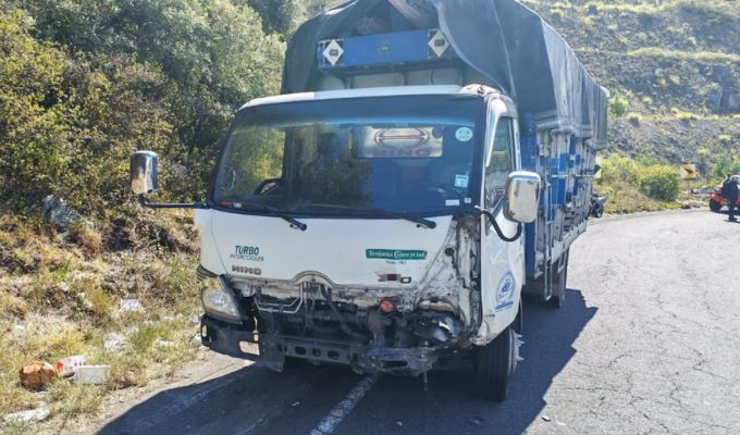 Fatal choque en la vía Pelileo - Baños deja un fallecido y dos heridos