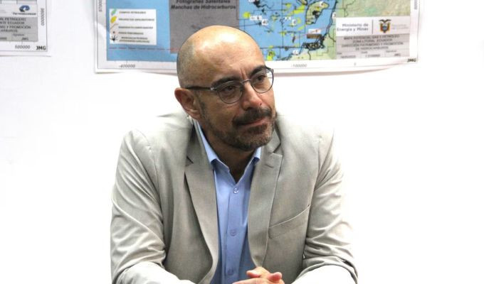 Gobierno intenta calmar la alarma y dice que no falta combustible