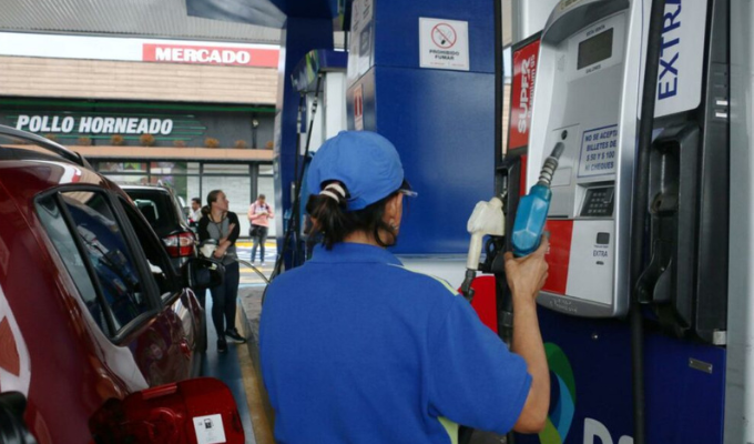 Advierten mano dura por especulación de combustibles en Ecuador