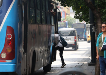 Guayaquil en aprietos: Fetug alerta por 580 buses embargados