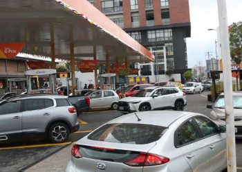 Escasez de gasolina Extra y diésel golpea a varias ciudades de Ecuador