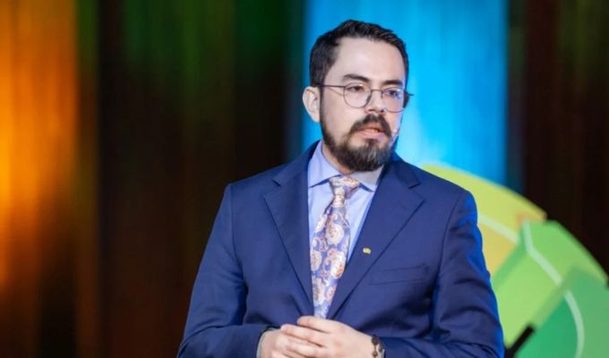 Un nuevo decreto dejó sin efecto la salida del diplomático ecuatoriano