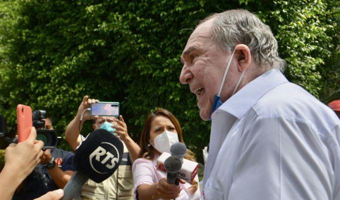 Fiscalía va contra Abdalá Bucaram por presunta red de pruebas Covid