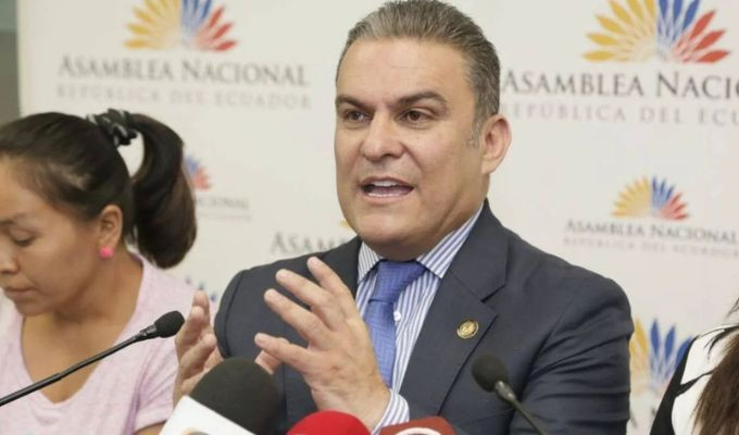 José Serrano evita su envío a Ecuador, pero su caso sigue