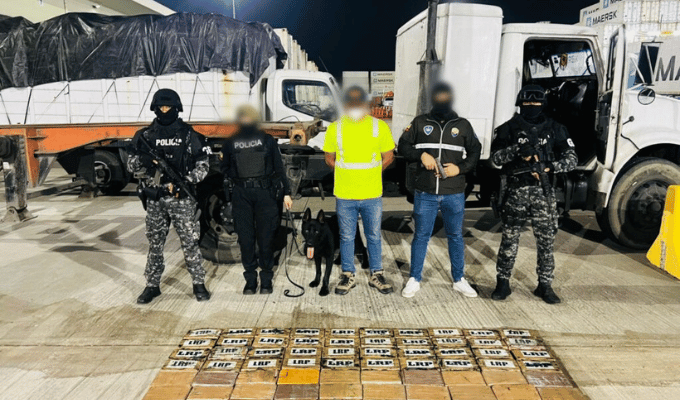 Hallan 65 bloques de cocaína ocultos en un tráiler en Guayas